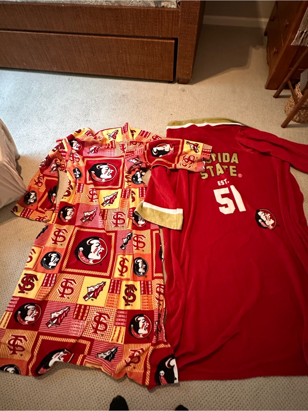 Lot of Florida State Seminoles FSU Original Collegiate Snuggies Vintage Logo